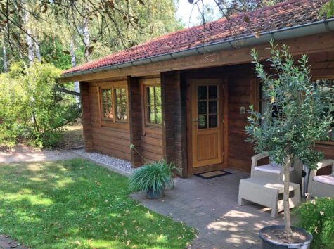 Wohnen im Park – Finnische Blockhäuser in idyllischer Parkanlage, 03116 Drebkau, Bungalow